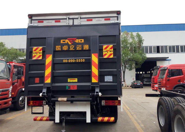 解放J6 6.2米炸藥運(yùn)輸車(chē)