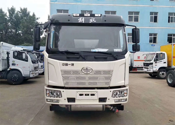 解放J6 6.2米炸藥運(yùn)輸車(chē)